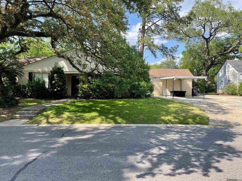 Building Photo - 1725 April St