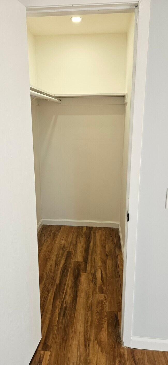 Bedroom walk-in Closet - 20 Franklin Ln