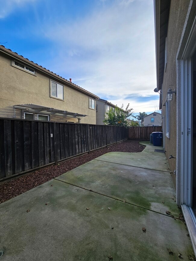 Building Photo - 8 Halsey Pl