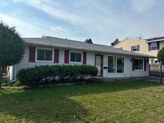Primary Photo - 639 E Cecil St