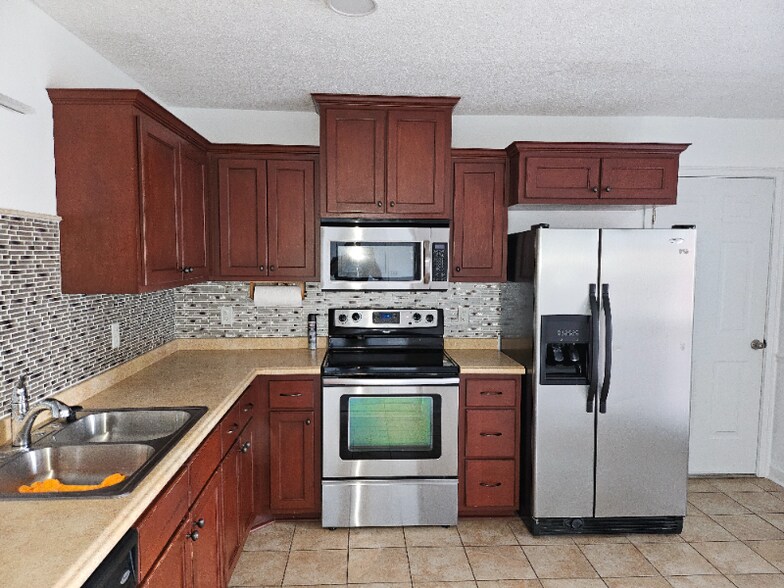 Building Photo - 105 Grandview Dr
