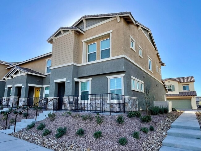 Building Photo - Cozy Newly Build 3 Bed & 2-1/2 Bath Townhome