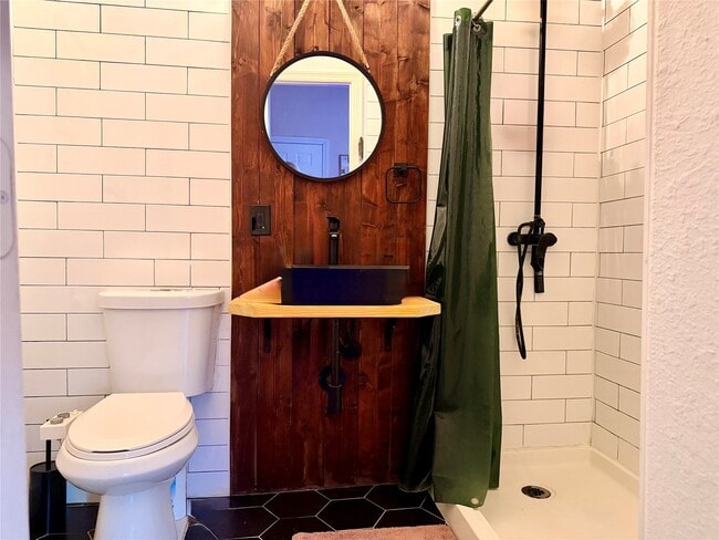 Building Photo - 4919 Walker St