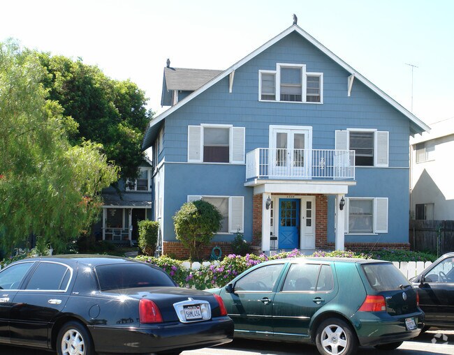 Building Photo - 4552-4554 North Ave