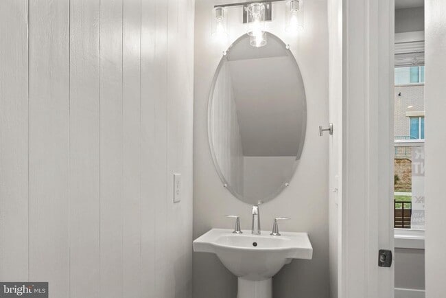 Building Photo - 1704 Bandit Loop