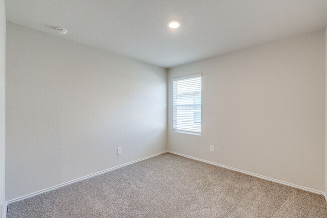 Building Photo - 4 BR + OFFICE/ 3 BA in Seguin - 2042 SF on GREENBELT - Arroyo Ranch!