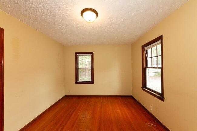 Building Photo - 1 bed 1 bath. Located in desirable Christi...