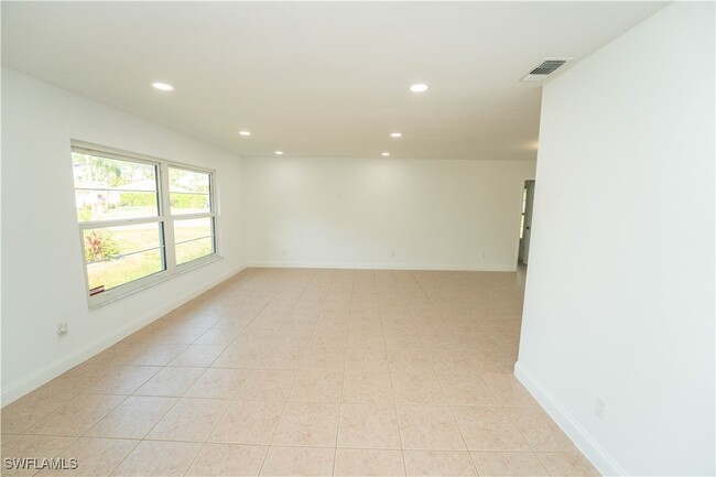 Building Photo - 2701 6th St W