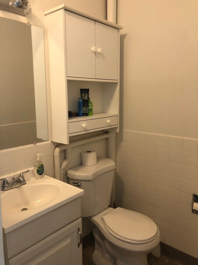 Bath - 1304 W Kiowa St