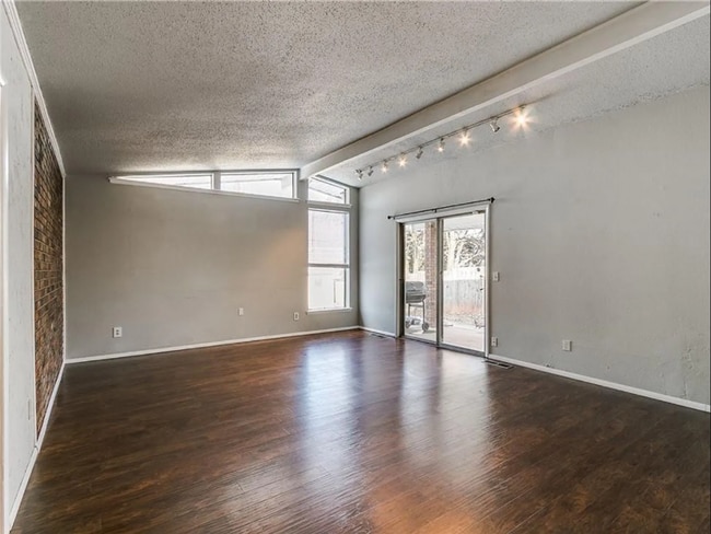 Building Photo - Chic 3-Bed 2-bath in Oklahoma City