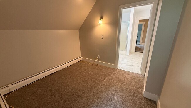 Building Photo - Charming 2-Bedroom w/ Office Apartment in ...