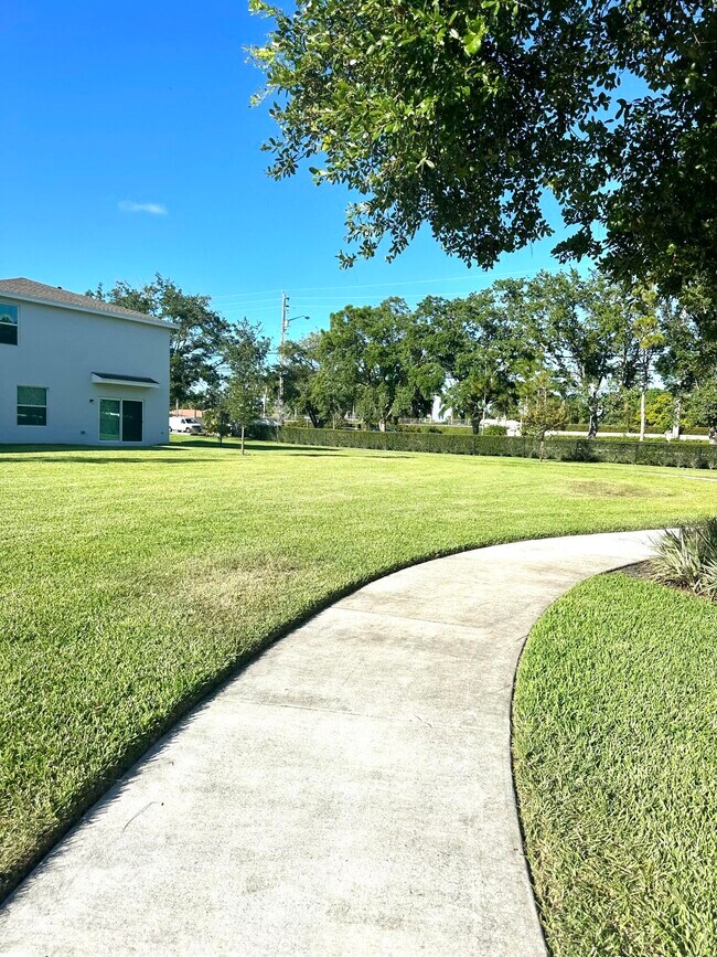 Building Photo - 4518 Dow Ln