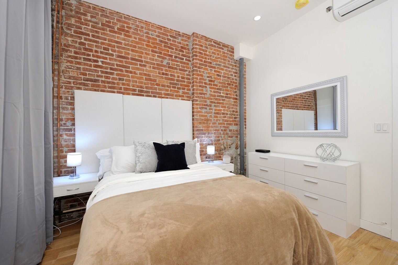 Building Photo - 353 W 46th St