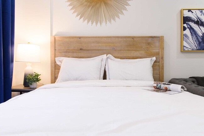 Building Photo - 240e E 75th St