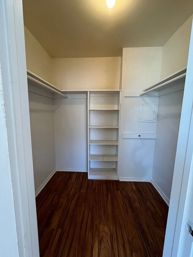 Building Photo - Spacious 1 bed 1 bath apartment