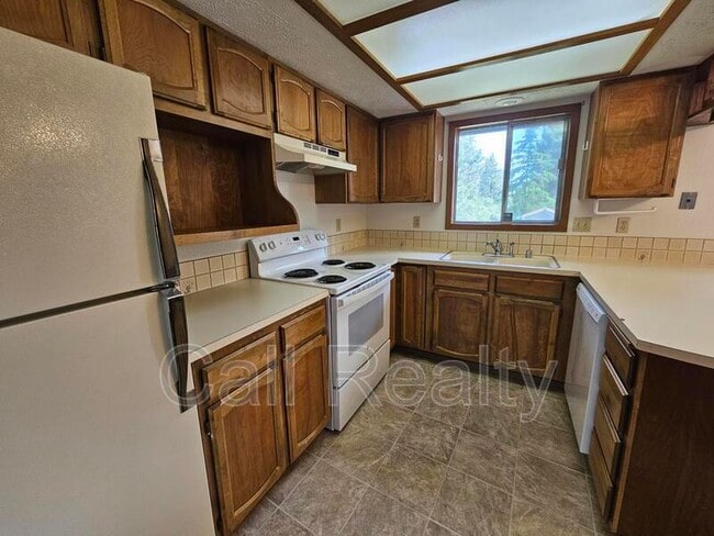 Building Photo - 1533 E 39th Ave