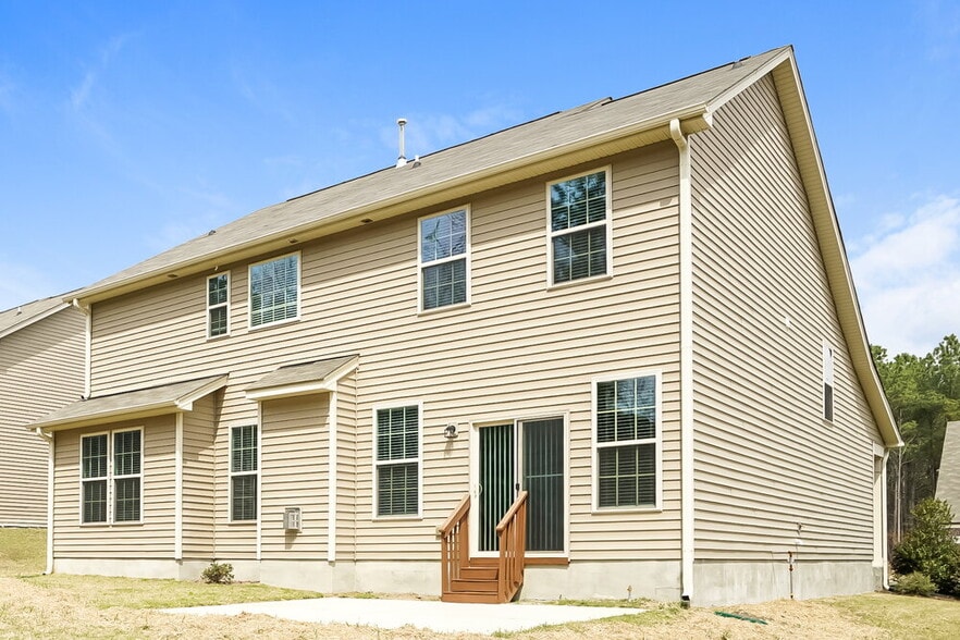 Building Photo - 335 Clubhouse Dr