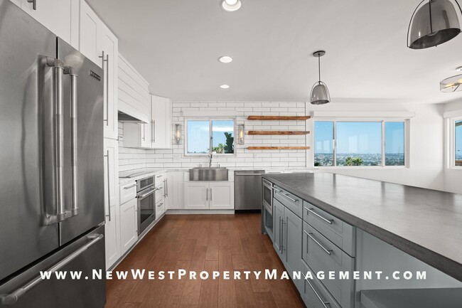 Building Photo - Exquisite Pacific Beach 4 bedroom located on a quiet cul-de-sac in the coveted Floral Terrace com...