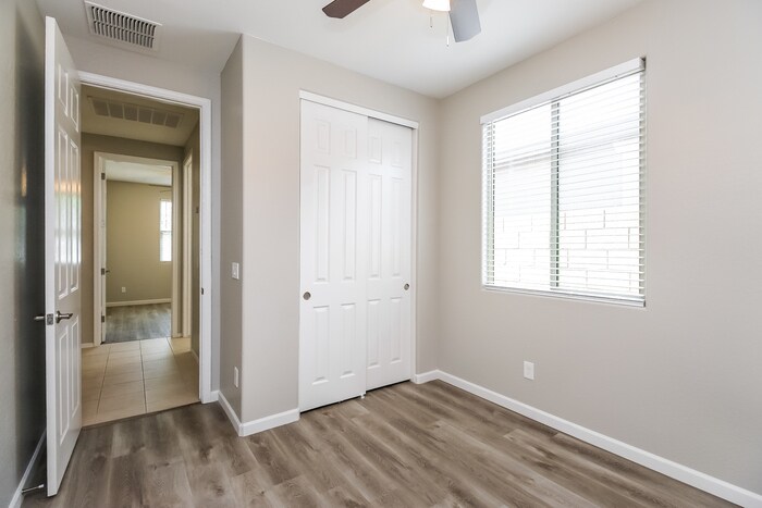 Building Photo - 4404 W Federal Way