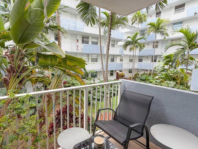 Building Photo - 1801 S Treasure Dr