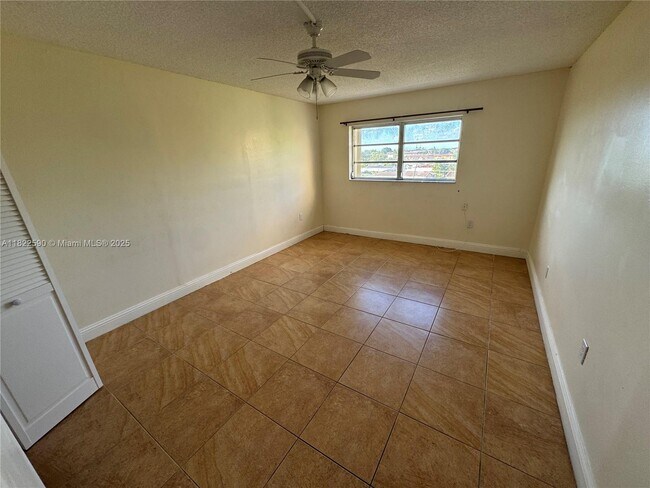 Building Photo - 1085 W 68th St