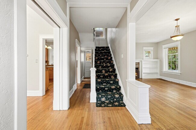 Building Photo - $4,720.95 with $300 off the first month's rent, 5 Beds - 5 Bath, Single Family Home in Denver wit...