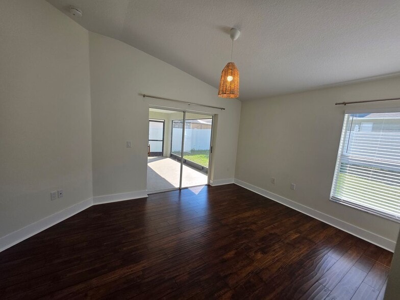 Building Photo - 730 Straw Lake Dr