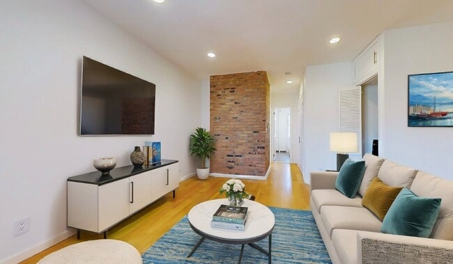 Building Photo - 103 Thayer St