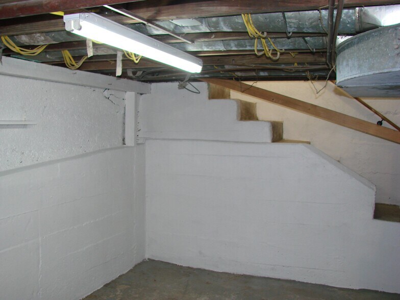 Building Photo - 104 Oliver Ave