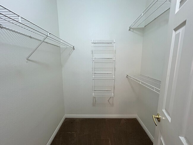Building Photo - 2-Bedroom 2-Bathroom in Gated Community!