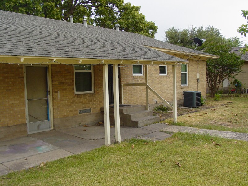 Building Photo - 1805 N Pl