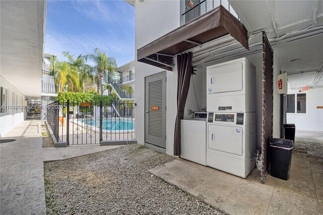 Building Photo - 3200 Mary St