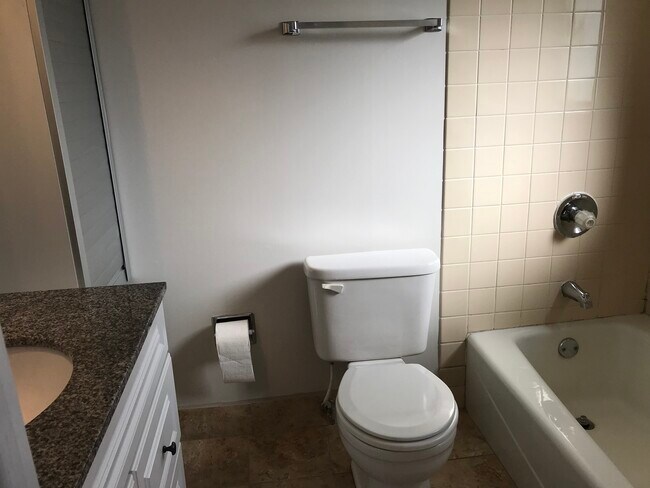 Building Photo - 9941 Treetop Dr