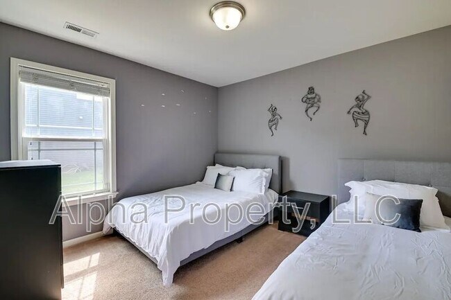 Building Photo - 9 Peggy Ct