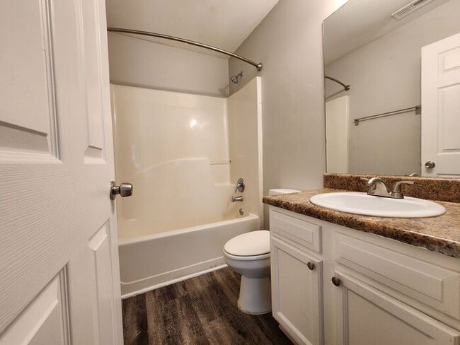 Building Photo - All Electric 1 Bedroom 1 Bathroom- WATER Flat Rate $50