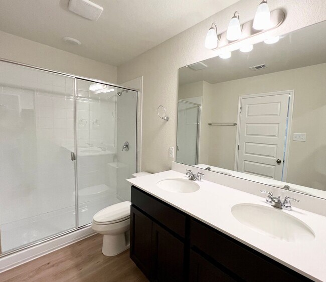 Building Photo - ~Move In Special~ 3 bedroom, 2 bath home for lease