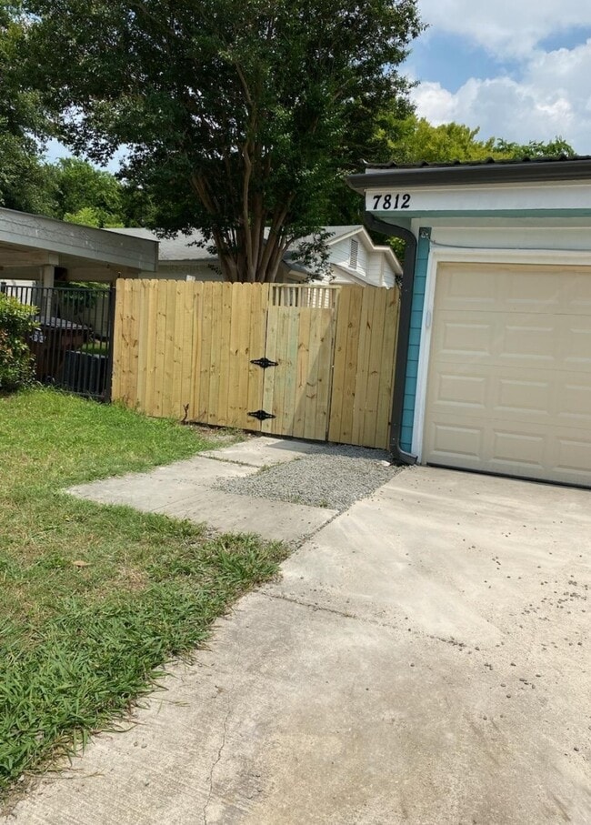 Building Photo - 7812 Broadwick