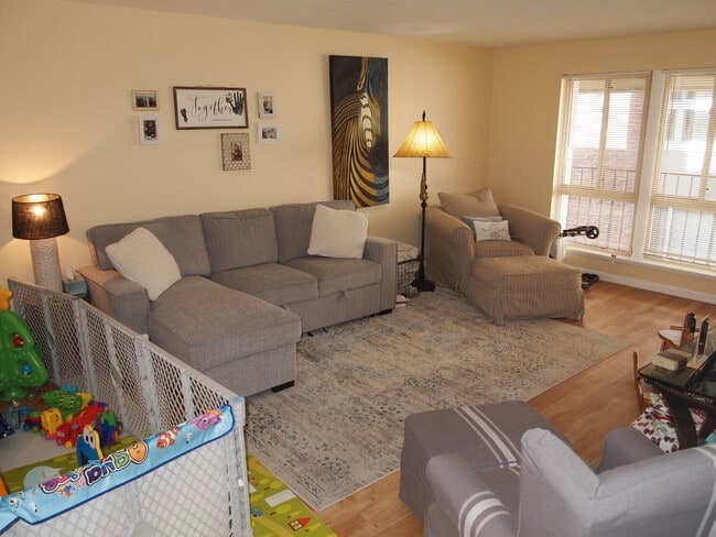 Building Photo - 6495 E Happy Canyon Rd