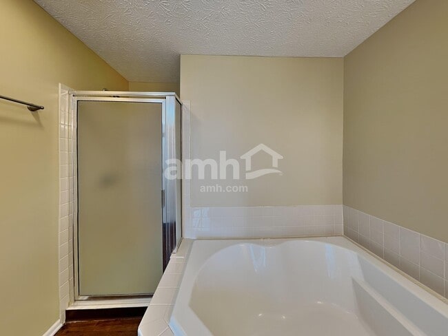 Building Photo - 512 Longview St