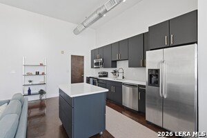 Building Photo - 831 S Flores St