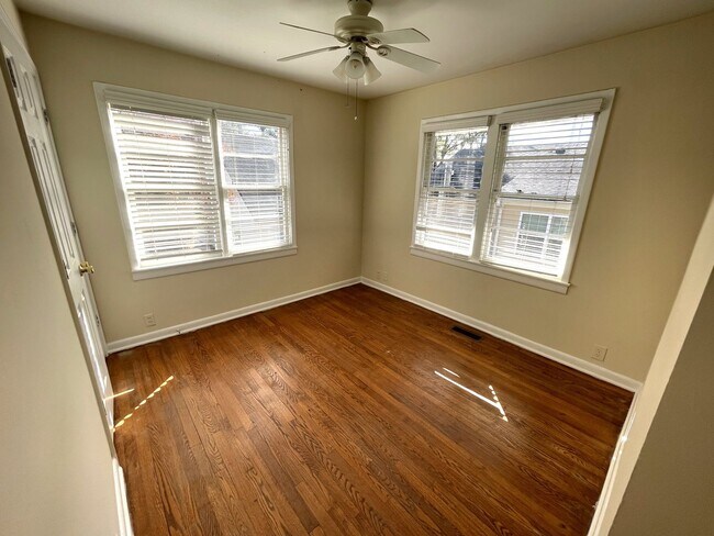 Building Photo - 5br House off S. Milledge (Available now o...