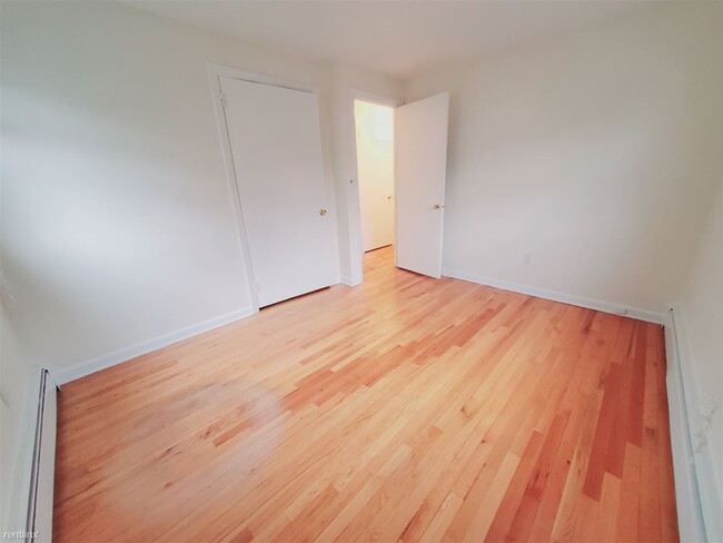 Building Photo - 2 br, 1 bath Condo - 17 Ponus Ave Unit 1