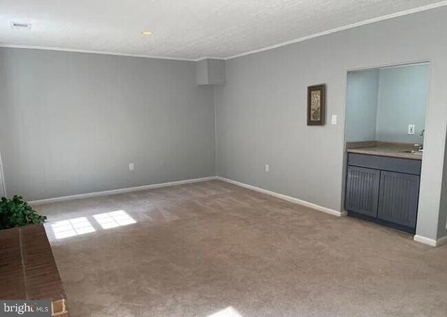 Building Photo - 6633 McLean Ct