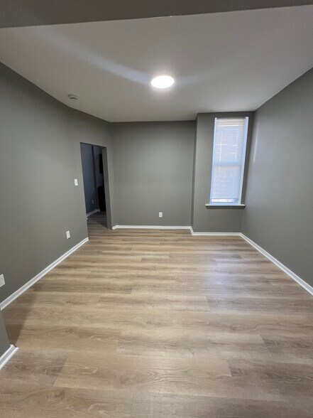 Building Photo - 930 Pennell St