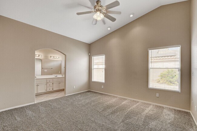 Building Photo - Adorable single story in a gated community!