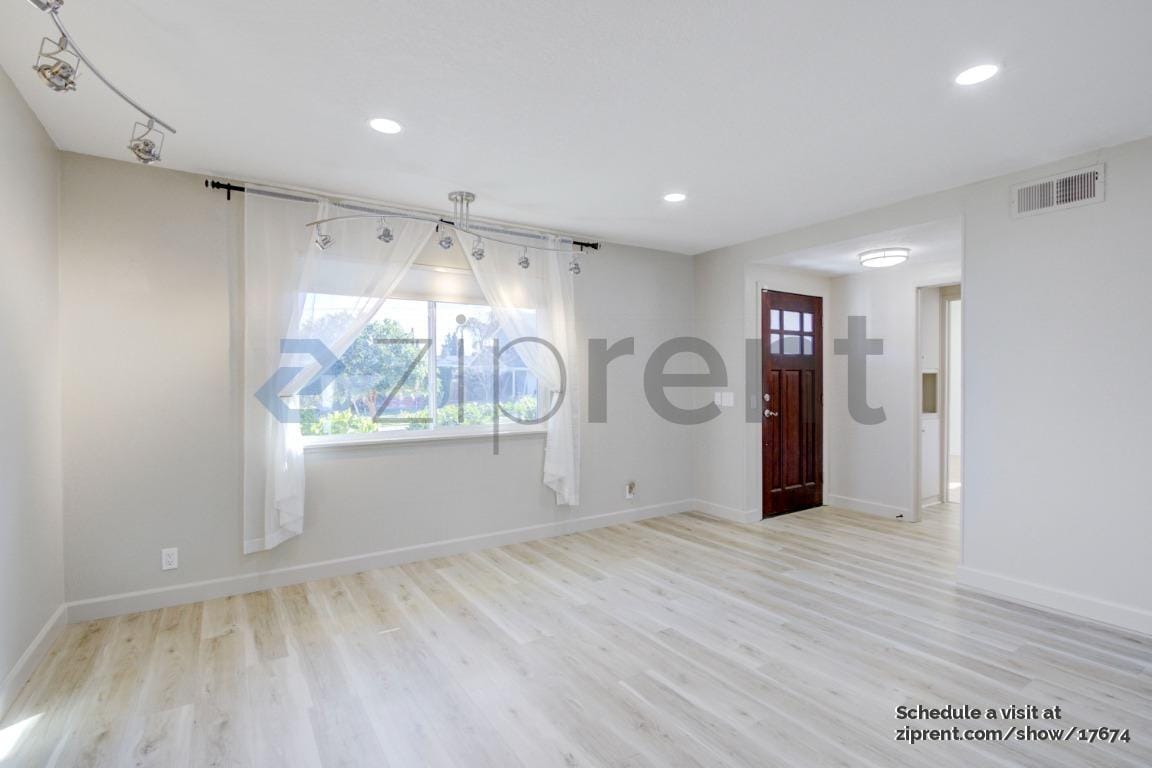Building Photo - 166 Madelia Pl