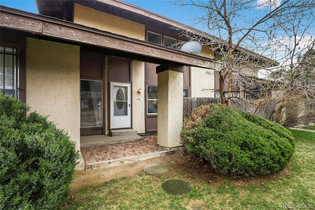 Building Photo - The Timbers townhome located in Cherry Creek School Disctrict.