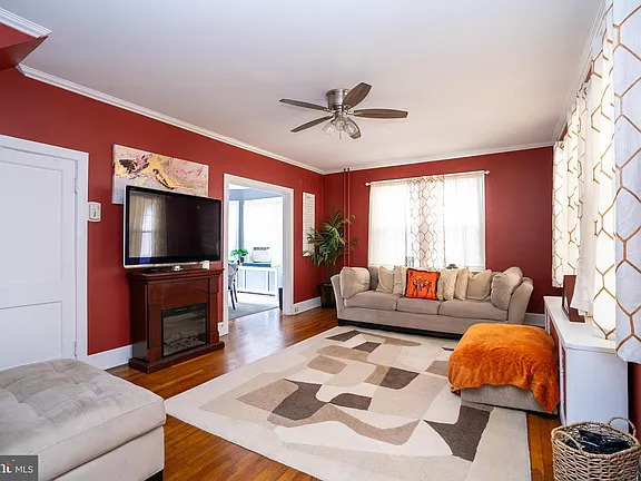 Primary Photo - This beautiful 3 bedroom, 2 bathroom singl...