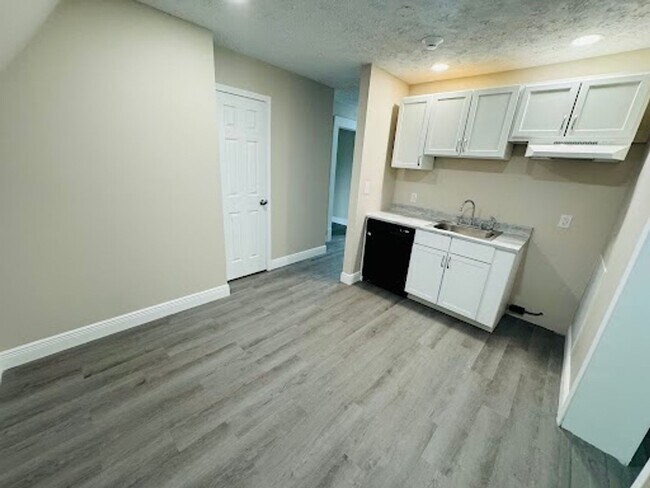 Building Photo - 363 Mansion Ave