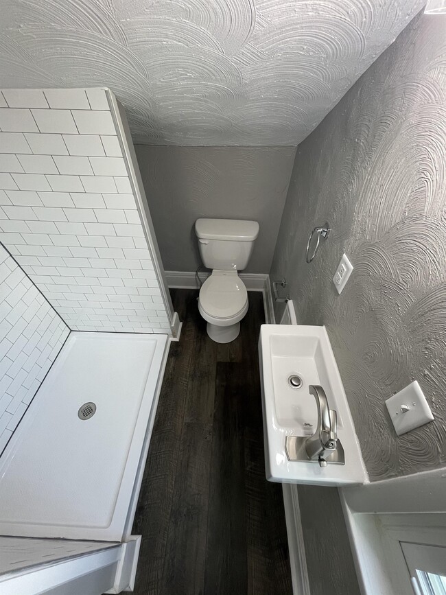 Building Photo - 628 Sidney St